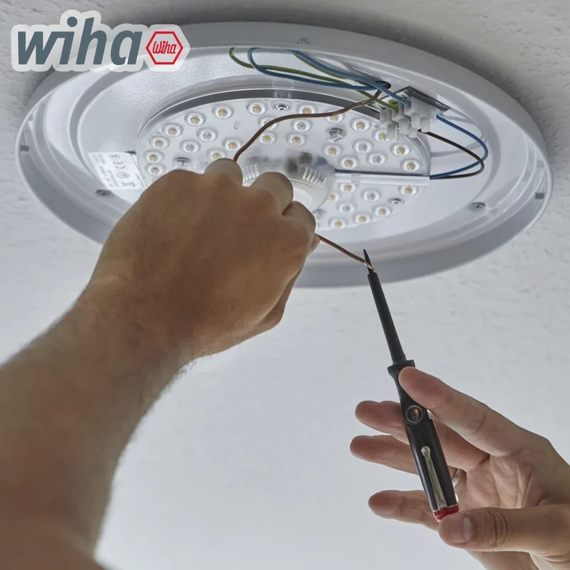 WIHA ไขควงวัดไฟชนิดหัวแบน สีดำ พร้อมคลิปหนีบ 150–250 โวลต์ รุ่น 255-7 รหัส 00456 - Image 5